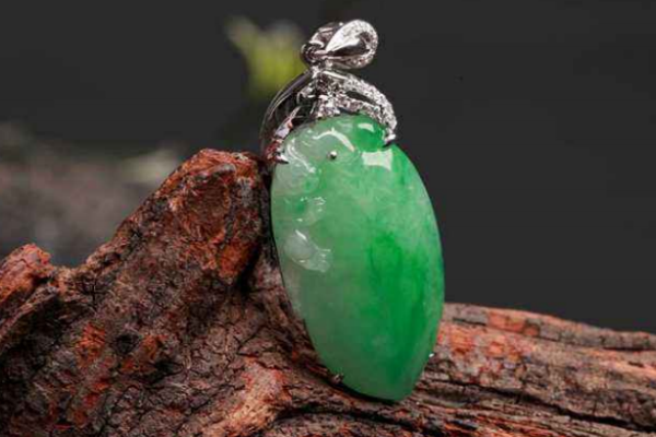 翡翠吊墜能帶著睡覺嗎 看個人習(xí)慣 翡翠吊墜能帶著睡覺嗎 看個人習(xí)慣