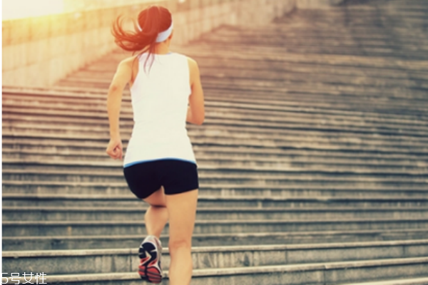 跑步機可以光腳跑嗎 這些誤區(qū)要注意 跑步機可以光腳跑嗎 這些誤區(qū)要注意