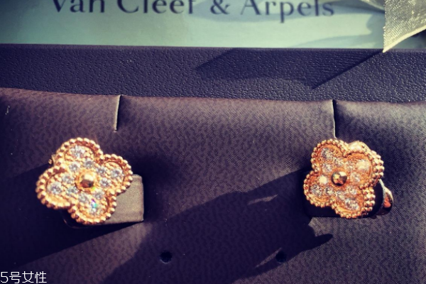 梵克雅寶耳釘怎么佩戴 不要用蠻力 梵克雅寶耳釘怎么佩戴 不要用蠻力