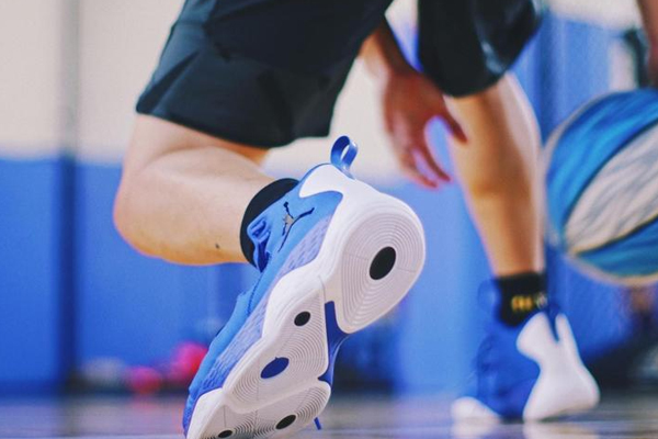 super fly mvp評測 這雙aj對得起mvp三個字 super fly mvp評測 這雙aj對得起mvp三個字