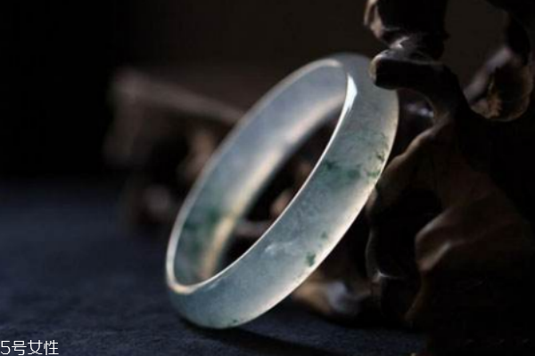 冰種翡翠是什么意思 翡翠中的一種 冰種翡翠是什么意思 翡翠中的一種