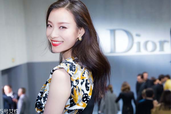 油皮脂肪粒什么原因 2個方法根治小疙瘩 油皮脂肪粒什么原因 2個方法根治小疙瘩