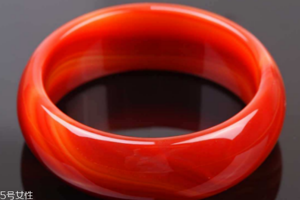 瑪瑙手鐲的功效與作用 對身體好處多 瑪瑙手鐲的功效與作用 對身體好處多