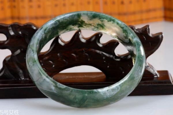 瑪瑙手鐲能送人嗎 要選對(duì)款式 瑪瑙手鐲能送人嗎 要選對(duì)款式