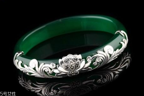 瑪瑙手鐲適合什么人戴 這些人群都不錯 瑪瑙手鐲適合什么人戴 這些人群都不錯