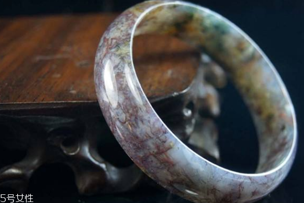 瑪瑙手鐲和玉鐲的區(qū)別 不要弄混淆 瑪瑙手鐲和玉鐲的區(qū)別 不要弄混淆