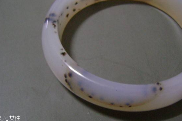 瑪瑙手鐲怎么保養(yǎng) 養(yǎng)護(hù)方法很關(guān)鍵 瑪瑙手鐲怎么保養(yǎng) 養(yǎng)護(hù)方法很關(guān)鍵