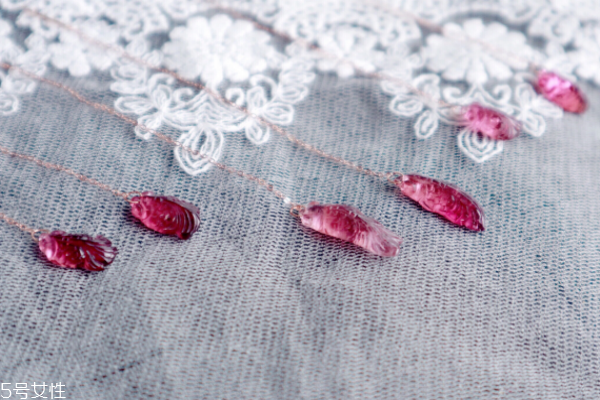 碧璽項鏈一般多少錢 色彩耀眼的寶石 碧璽項鏈一般多少錢 色彩耀眼的寶石