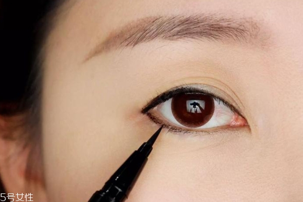 杏仁眼如何畫(huà)眼線 打造清澈的黑白分明大眼睛 杏仁眼如何畫(huà)眼線 打造清澈的黑白分明大眼睛