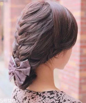 頭發(fā)怎么扎好看 簡單又特別的扎發(fā) 頭發(fā)怎么扎好看 簡單又特別的扎發(fā)