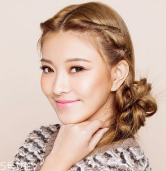 頭發(fā)怎么扎好看 簡單又特別的扎發(fā) 頭發(fā)怎么扎好看 簡單又特別的扎發(fā)