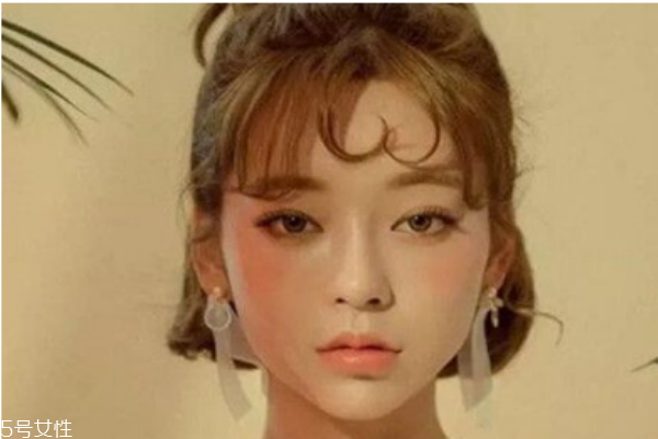 網(wǎng)紅八字劉海需要燙嗎 2022年流行什么劉海 網(wǎng)紅八字劉海需要燙嗎 2022年流行什么劉海