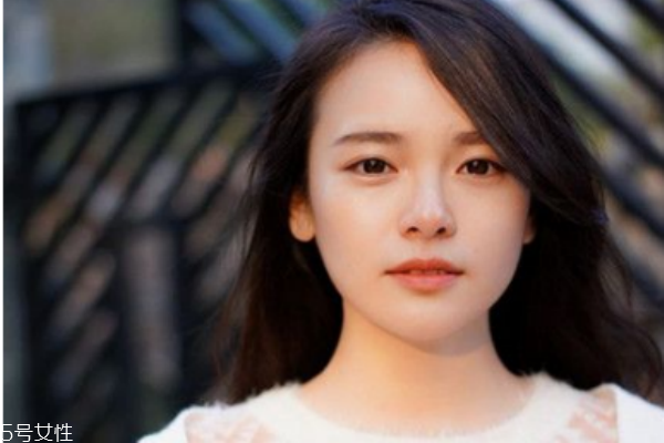 網(wǎng)紅八字劉海需要燙嗎 2022年流行什么劉海 網(wǎng)紅八字劉海需要燙嗎 2022年流行什么劉海