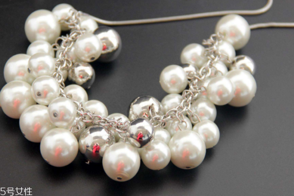 珍珠項鏈夏天能戴嗎 是最佳時節(jié) 珍珠項鏈夏天能戴嗎 是最佳時節(jié)