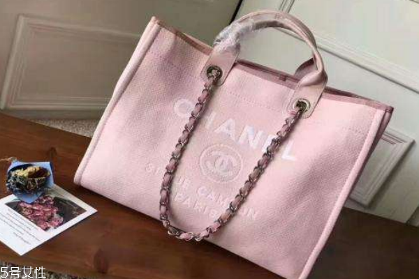 香奈兒沙灘包官網(wǎng)價格 今夏最火的包包 香奈兒沙灘包官網(wǎng)價格 今夏最火的包包