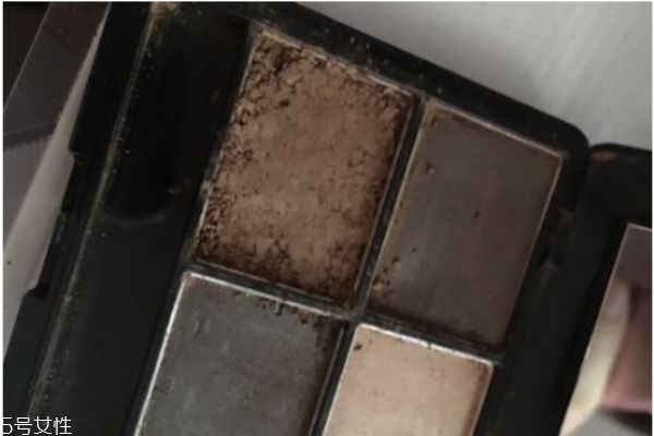 眼影碎了用爽膚水可以修復(fù)嗎 摔碎的眼影這樣修復(fù) 眼影碎了用爽膚水可以修復(fù)嗎 摔碎的眼影這樣修復(fù)