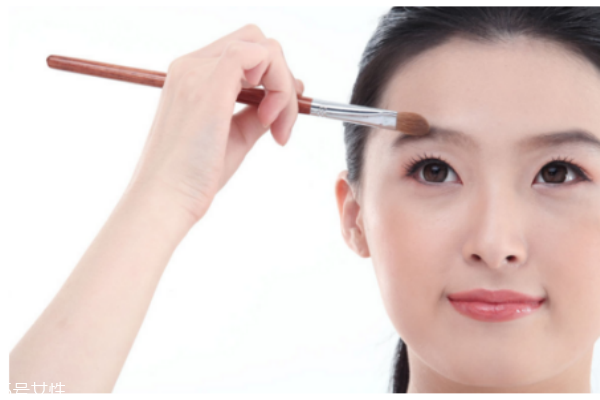 眉粉和眉筆哪個(gè)好用 眉粉好用還是眉筆好用