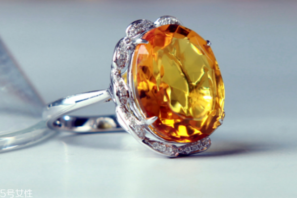 琥珀會越戴越亮嗎 保養(yǎng)方法要學(xué)會 琥珀會越戴越亮嗎 保養(yǎng)方法要學(xué)會