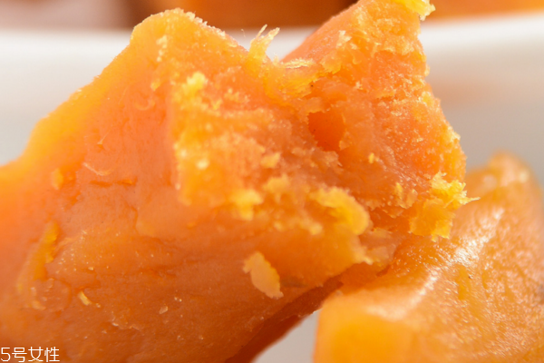 紅薯為什么飽腹 因?yàn)槔w維素含量高 紅薯為什么飽腹 因?yàn)槔w維素含量高