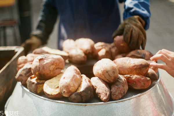 紅薯發(fā)芽能吃嗎 去掉就行了 紅薯發(fā)芽能吃嗎 去掉就行了