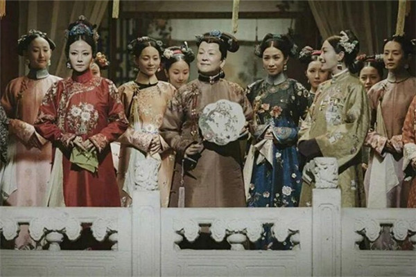 顯白的3種莫蘭迪色調服裝搭配推薦 顯白的3種莫蘭迪色調服裝搭配推薦