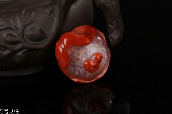 瑪瑙和翡翠有什么區(qū)別 要分清楚 瑪瑙和翡翠有什么區(qū)別 要分清楚