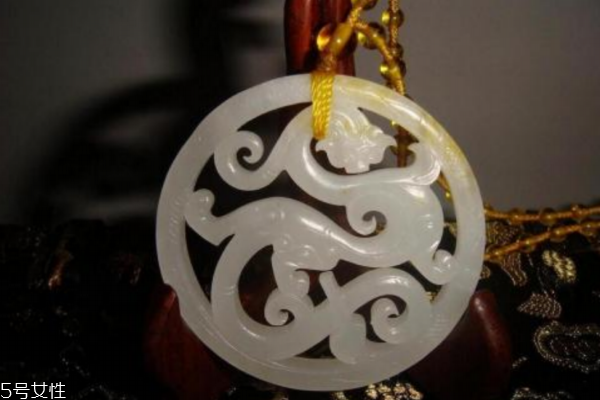 玉佩可以帶著洗澡嗎 沒(méi)有嚴(yán)重影響 玉佩可以帶著洗澡嗎 沒(méi)有嚴(yán)重影響