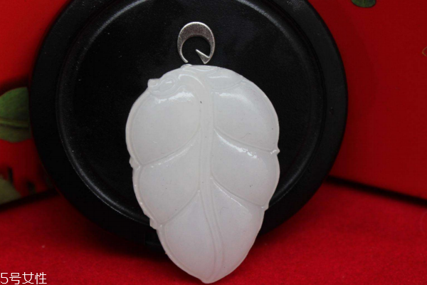 玉佩可以帶著洗澡嗎 沒(méi)有嚴(yán)重影響 玉佩可以帶著洗澡嗎 沒(méi)有嚴(yán)重影響