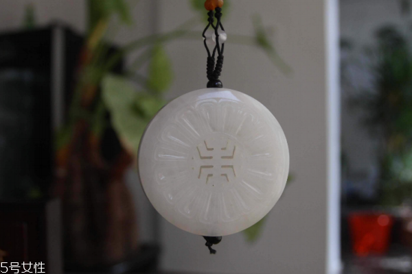 玉佩可以帶著洗澡嗎 沒(méi)有嚴(yán)重影響 玉佩可以帶著洗澡嗎 沒(méi)有嚴(yán)重影響