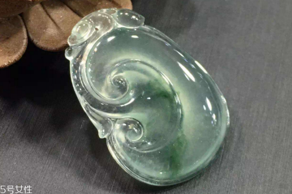 玉佩可以戴著睡覺嗎 不要戴太緊 玉佩可以戴著睡覺嗎 不要戴太緊