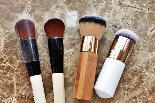 怎么樣才能使底妝服帖 5招讓底妝不再整個(gè)融掉