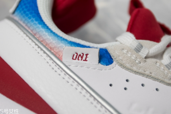 李寧001啟程評(píng)測(cè) 時(shí)尚界展露拳腳 李寧001啟程評(píng)測(cè) 時(shí)尚界展露拳腳