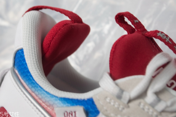 李寧001啟程評(píng)測(cè) 時(shí)尚界展露拳腳 李寧001啟程評(píng)測(cè) 時(shí)尚界展露拳腳