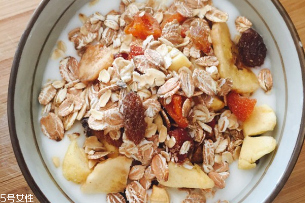 燕麥是碳水化合物嗎 含有碳水化合物 燕麥是碳水化合物嗎 含有碳水化合物