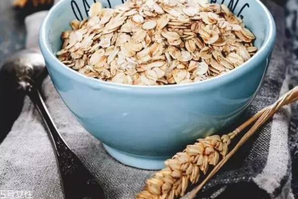 燕麥?zhǔn)菦鲂赃€是熱性 屬于中性 燕麥?zhǔn)菦鲂赃€是熱性 屬于中性