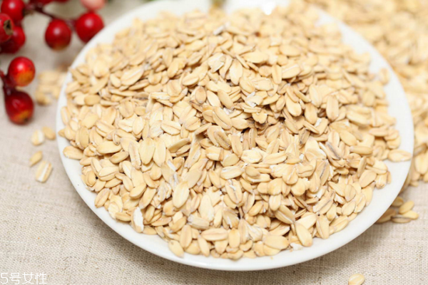 燕麥?zhǔn)菦鲂赃€是熱性 屬于中性 燕麥?zhǔn)菦鲂赃€是熱性 屬于中性