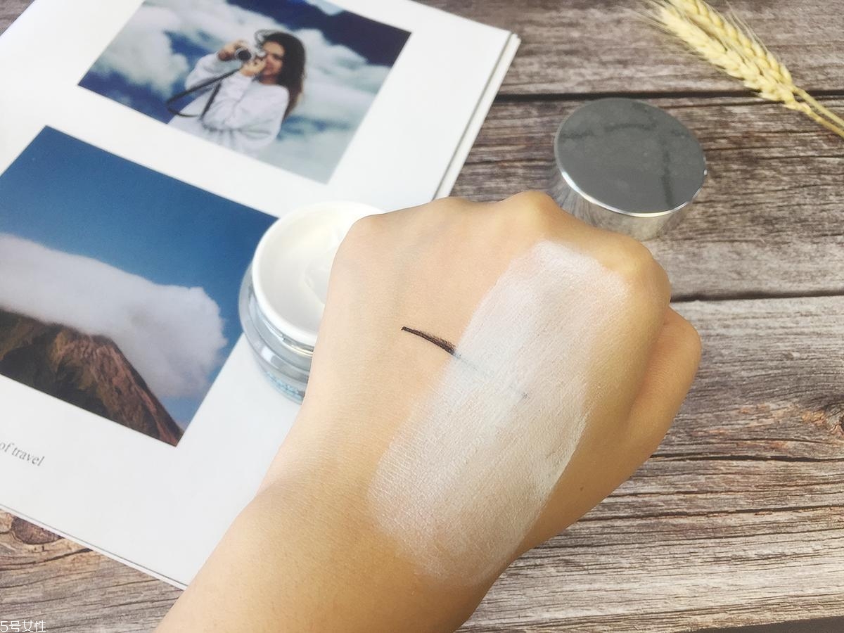 水密碼素顏霜哪個好 水潤版和遮瑕版對比評測 水密碼素顏霜哪個好 水潤版和遮瑕版對比評測