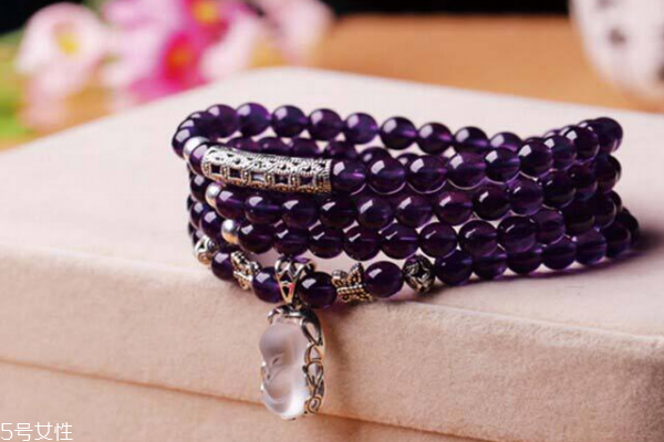 紫水晶手鏈寓意是什么 愛的守護石 紫水晶手鏈寓意是什么 愛的守護石