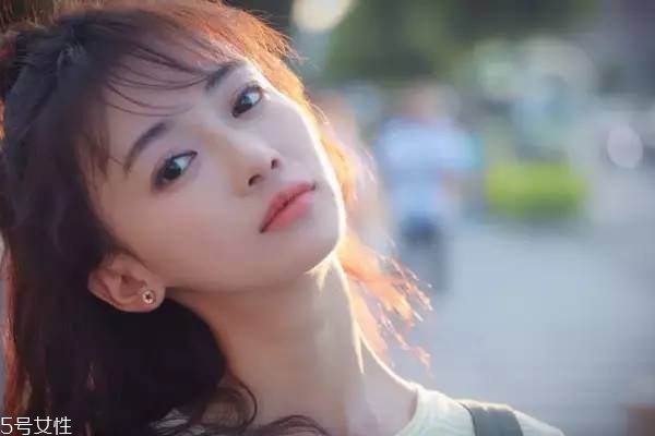 秋季皮膚好干怎么補水 三水法打造飽水透亮肌膚 秋季皮膚好干怎么補水 三水法打造飽水透亮肌膚