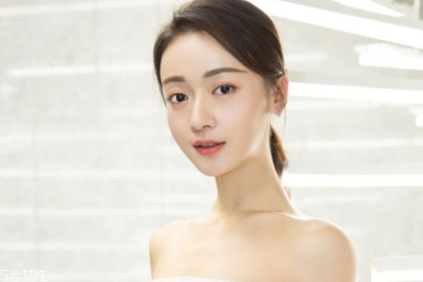 秋季皮膚好干怎么補水 三水法打造飽水透亮肌膚 秋季皮膚好干怎么補水 三水法打造飽水透亮肌膚