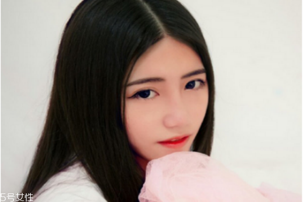 眼線畫在哪 眼線畫在睫毛下面還是上面 眼線畫在哪 眼線畫在睫毛下面還是上面