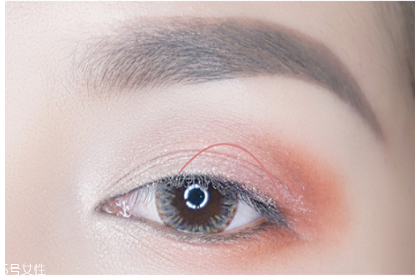 眼線畫在哪 眼線畫在睫毛下面還是上面 眼線畫在哪 眼線畫在睫毛下面還是上面