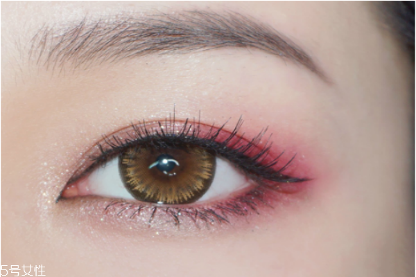 眼線畫在哪 眼線畫在睫毛下面還是上面 眼線畫在哪 眼線畫在睫毛下面還是上面