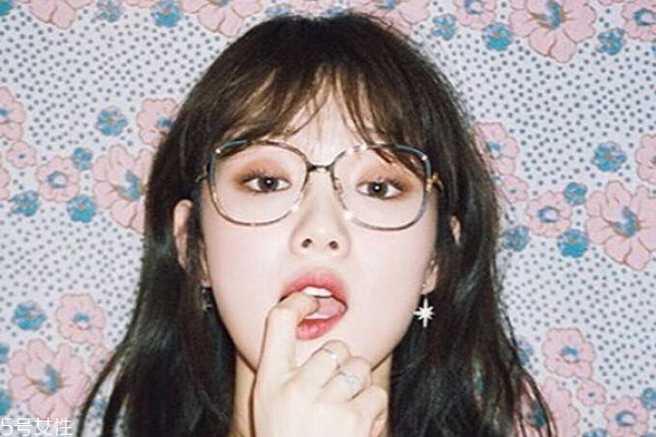 指透劉海怎么剪 寬度厚度長度詳細(xì)解讀 指透劉海怎么剪 寬度厚度長度詳細(xì)解讀