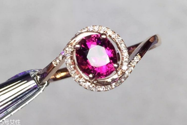 碧璽戒指可以沾水嗎 清水沒有影響 碧璽戒指可以沾水嗎 清水沒有影響