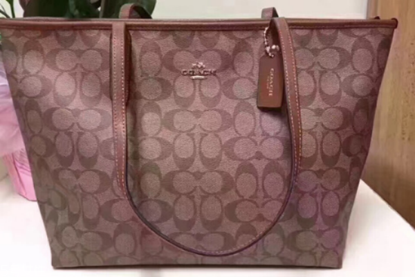 coach托特包多少錢 永不過時(shí)的經(jīng)典款