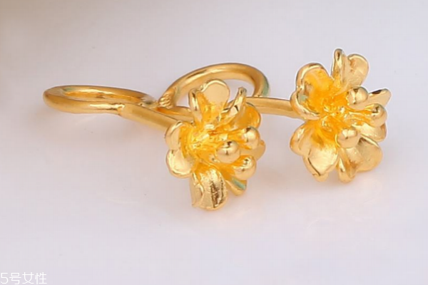 黃金耳釘多少錢(qián)一對(duì) 依據(jù)當(dāng)日金價(jià) 黃金耳釘多少錢(qián)一對(duì) 依據(jù)當(dāng)日金價(jià)