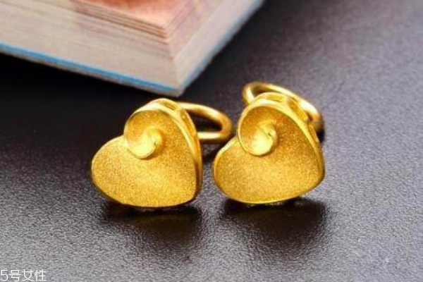 黃金耳釘多少錢(qián)一對(duì) 依據(jù)當(dāng)日金價(jià) 黃金耳釘多少錢(qián)一對(duì) 依據(jù)當(dāng)日金價(jià)