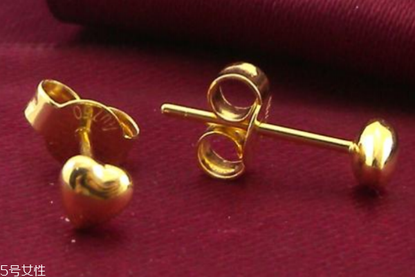 黃金耳釘適合多少歲戴 根據年齡選款式