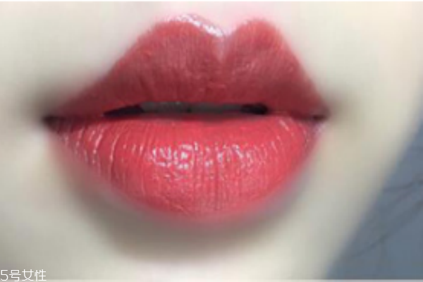 紀梵?？诩t303和304的區(qū)別及試色 紀梵希最火顏色推薦